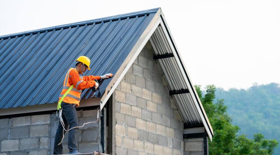 Professional residential roofers in Fort Klamath, OR